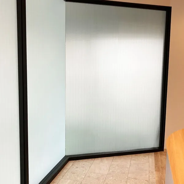 成瀬てつの内科・循環器クリニック ガラス