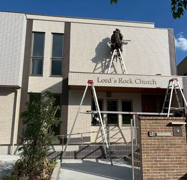十字架設置施工の様子