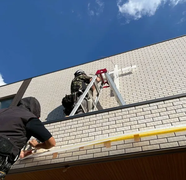 十字架設置施工の様子